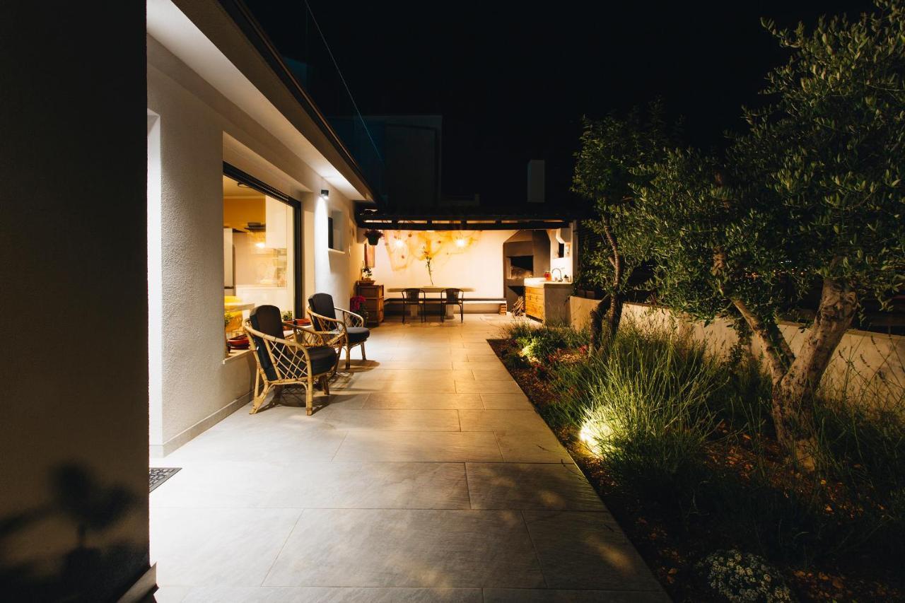 Villa Magna - Seaside Villa With Pool And Sauna Trogir Exterior photo